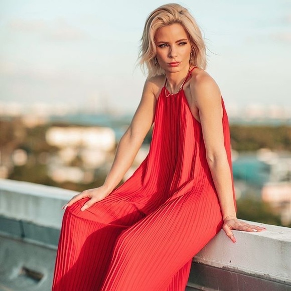 Zara Red Oversized Flowy Pleated High Neck Sleeveless Jumpsuit Size Small - Picture 2 of 16